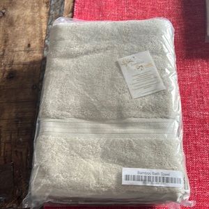 COPY - Brand-new set of bamboo bath towels